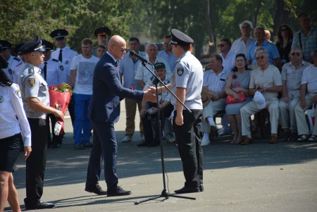 Одесские полицейские в свой профессиональный праздник разминировали автомобиль,  врукопашную обезвредили преступника и получили почетные награды (фото) 