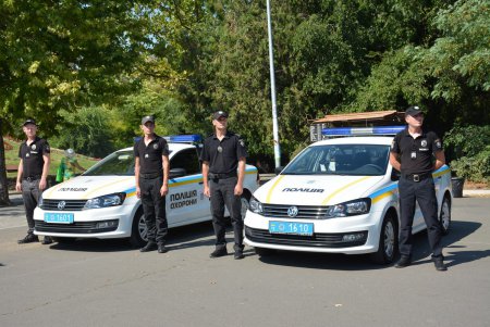 Одесские полицейские в свой профессиональный праздник разминировали автомобиль,  врукопашную обезвредили преступника и получили почетные награды (фото) 