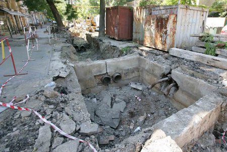 В  жару в центре Одессы «готовят сани летом» (фоторепортаж)