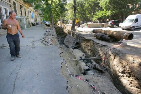 В  жару в центре Одессы «готовят сани летом» (фоторепортаж)