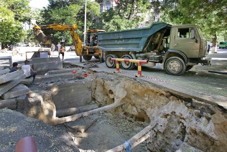 В  жару в центре Одессы «готовят сани летом» (фоторепортаж)