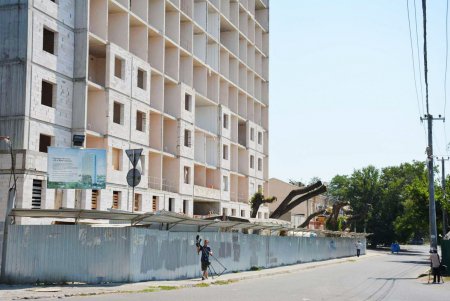 Очередная «жемчужная» стройка «Кадорр» убивает деревья и загрязняет воздух Одессы (фото)