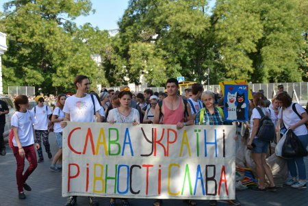 Шествие представителей ЛГБТ-сообщества по Одессе далеко не ушло (фото) 