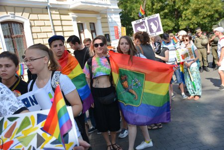 Шествие представителей ЛГБТ-сообщества по Одессе далеко не ушло (фото) 