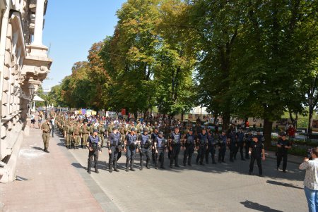 Шествие представителей ЛГБТ-сообщества по Одессе далеко не ушло (фото) 