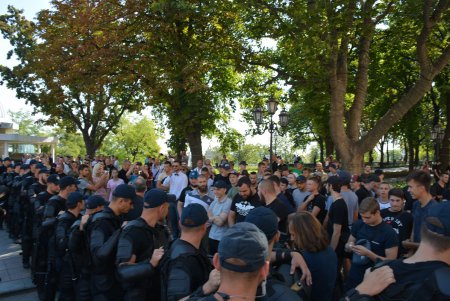 Шествие представителей ЛГБТ-сообщества по Одессе далеко не ушло (фото) 