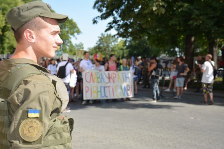 Шествие представителей ЛГБТ-сообщества по Одессе далеко не ушло (фото) 