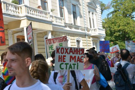 Шествие представителей ЛГБТ-сообщества по Одессе далеко не ушло (фото) 