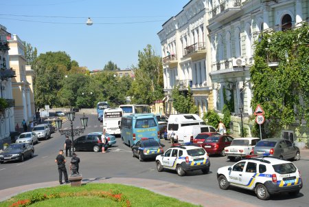 Шествие представителей ЛГБТ-сообщества по Одессе далеко не ушло (фото) 