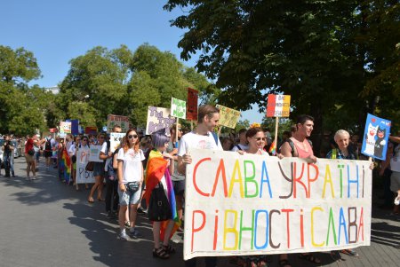 Шествие представителей ЛГБТ-сообщества по Одессе далеко не ушло (фото) 