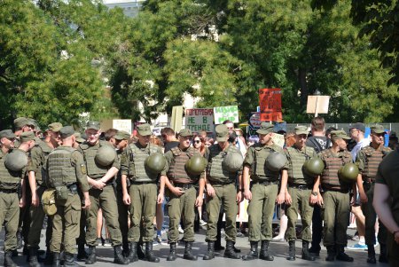 Шествие представителей ЛГБТ-сообщества по Одессе далеко не ушло (фото) 