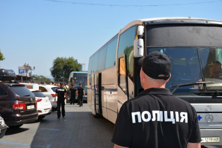 Шествие представителей ЛГБТ-сообщества по Одессе далеко не ушло (фото) 