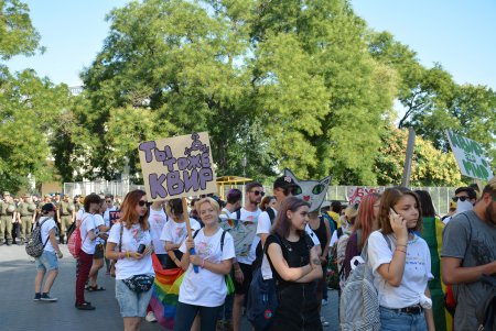 Шествие представителей ЛГБТ-сообщества по Одессе далеко не ушло (фото) 