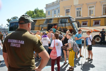 Шествие представителей ЛГБТ-сообщества по Одессе далеко не ушло (фото) 