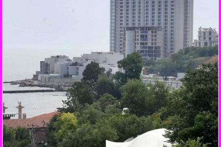 Одесское лето в зените — в Аркадии пляжников битком (фоторепортаж)