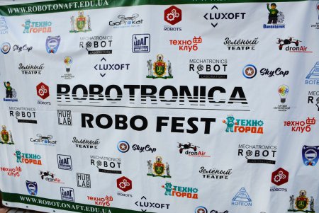 Одесса подружила ребят и роботов (фото)