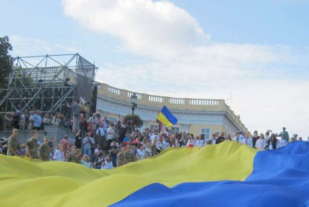 На Потемкинской лестнице развернули флаг Украины (фото) 