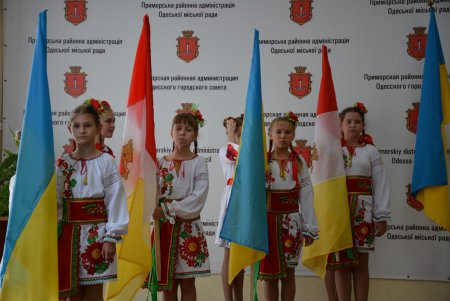  Первоклассники из многодетных семей получили подарки к школе (фото)
