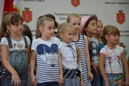  Первоклассники из многодетных семей получили подарки к школе (фото)