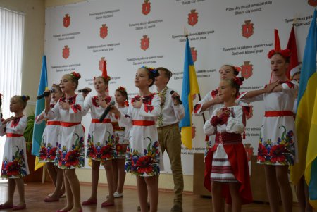  Первоклассники из многодетных семей получили подарки к школе (фото)