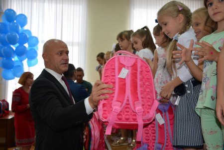  Первоклассники из многодетных семей получили подарки к школе (фото)