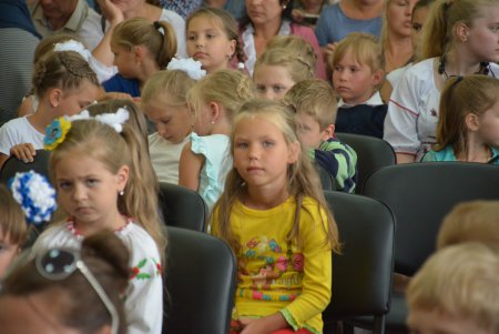  Первоклассники из многодетных семей получили подарки к школе (фото)