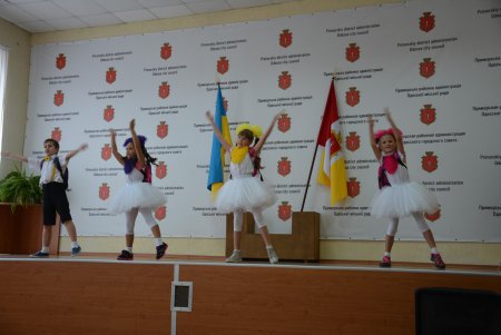  Первоклассники из многодетных семей получили подарки к школе (фото)