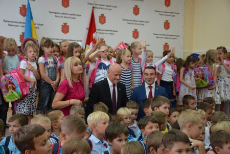  Первоклассники из многодетных семей получили подарки к школе (фото)