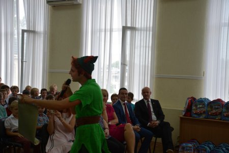  Первоклассники из многодетных семей получили подарки к школе (фото)