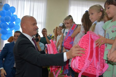  Первоклассники из многодетных семей получили подарки к школе (фото)