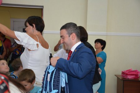 Первоклассники из многодетных семей получили подарки к школе (фото)