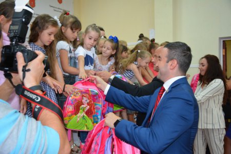  Первоклассники из многодетных семей получили подарки к школе (фото)