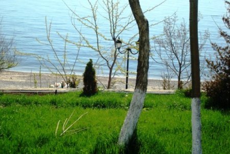В центре Одессы, у моря и возле школ вечерами стало заметно светлее (фото)