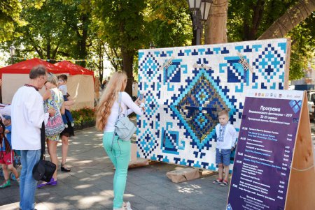 Приморский бульвар Одессы укрыли вышиванки (фото)