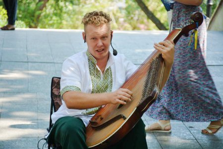 Приморский бульвар Одессы укрыли вышиванки (фото)