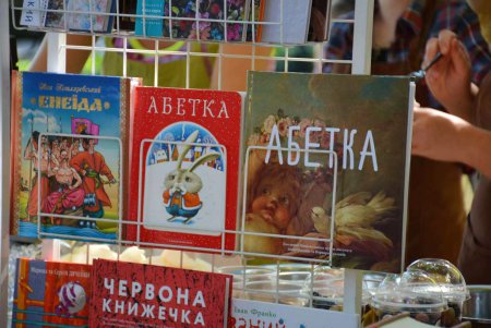 Приморский бульвар Одессы укрыли вышиванки (фото)