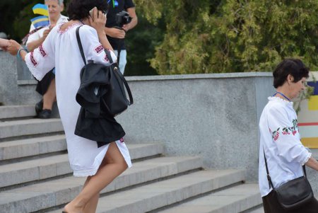 Живая змейка в вышиванках опоясала визитные карточки Одессы (фоторепортаж)
