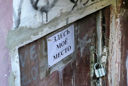 Настоящие одесситы, влюбленные в Маму, украшают свой двор (фоторепортаж)
