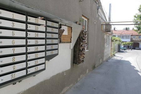 Настоящие одесситы, влюбленные в Маму, украшают свой двор (фоторепортаж)