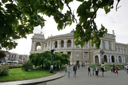 Театральная площадь встретить День рождения Одессы готова (фоторепортаж)