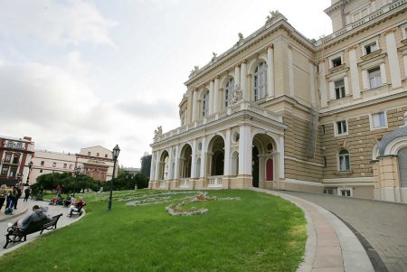 Театральная площадь встретить День рождения Одессы готова (фоторепортаж)