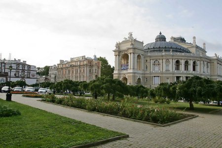 Театральная площадь встретить День рождения Одессы готова (фоторепортаж)