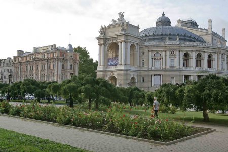 Театральная площадь встретить День рождения Одессы готова (фоторепортаж)