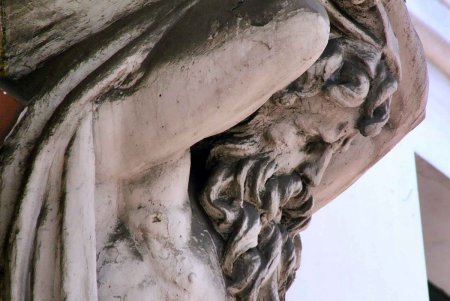 Одесситы с улицы Гоголя — атланты, львы и драконы (фоторепортаж)