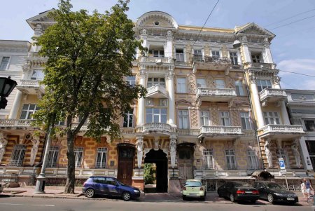 Одесситы с улицы Гоголя — атланты, львы и драконы (фоторепортаж)