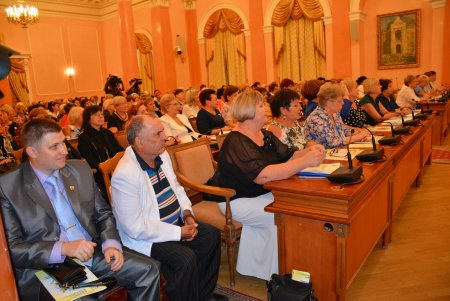 В Одессе в канун нового учебного года наградили педагогов и директоров школ (фото)