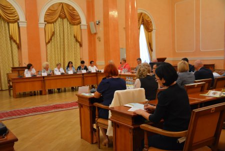 В Одессе в канун нового учебного года наградили педагогов и директоров школ (фото)