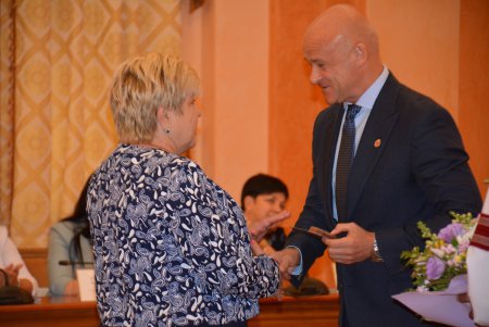 В Одессе в канун нового учебного года наградили педагогов и директоров школ (фото)