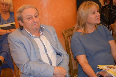 В Одессе в канун нового учебного года наградили педагогов и директоров школ (фото)