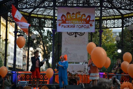 Перед Днем города Одесса «порыжела» и наполнилась позитивом (фоторепортаж) 